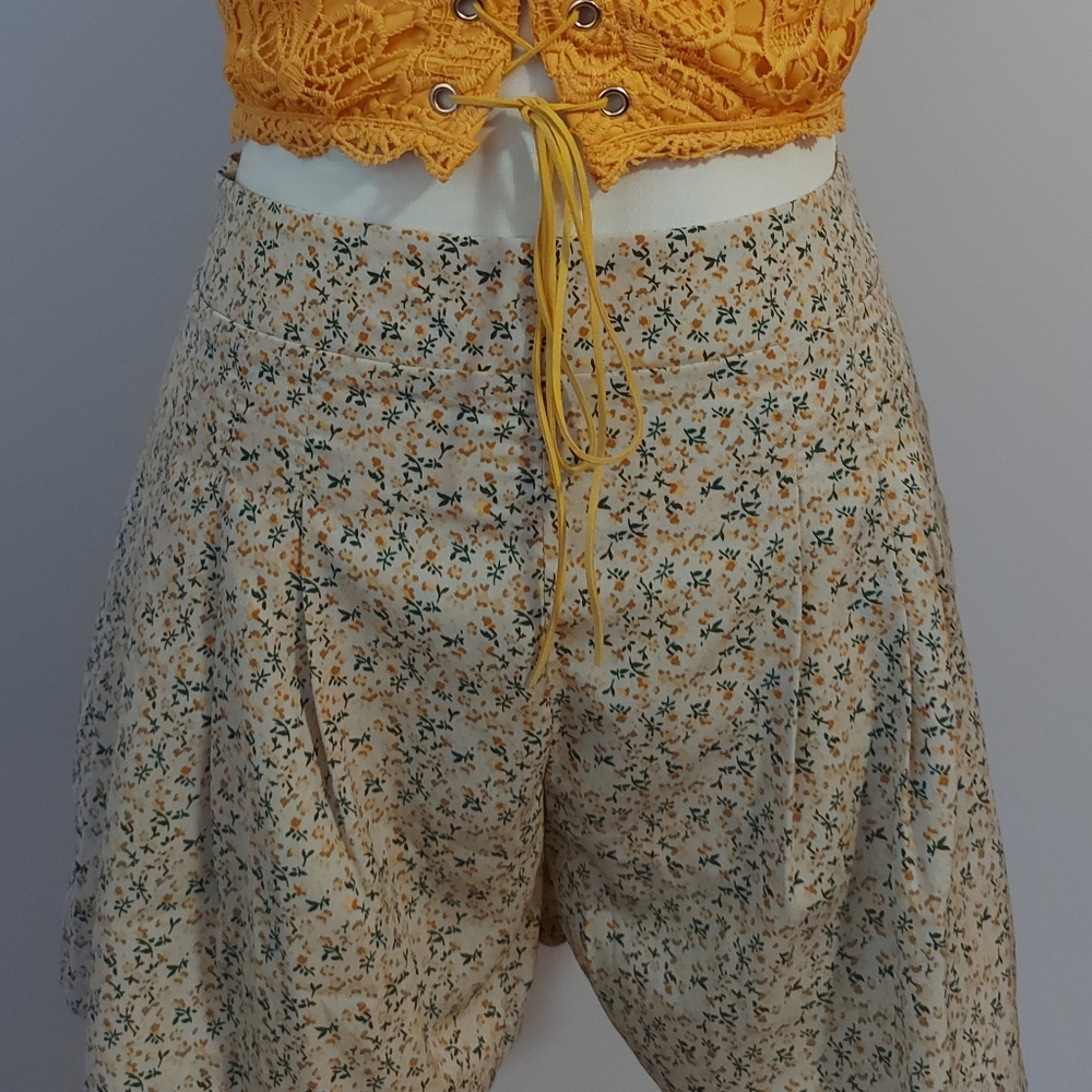 SOLD - LAST CHANCE- Floral dress shorts - Picture 2 of 3